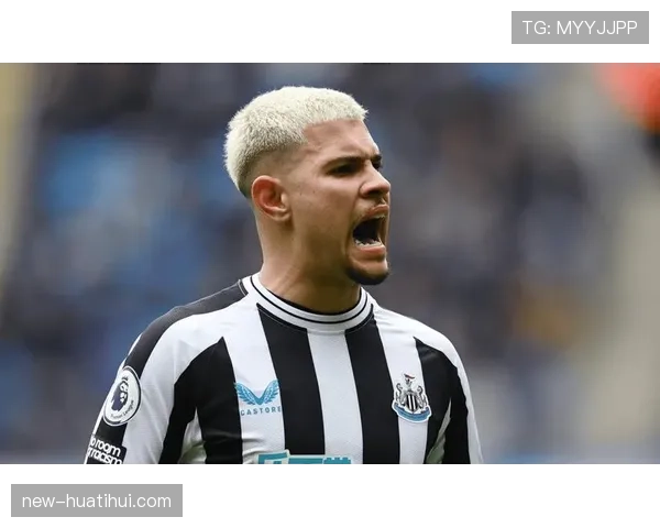 纽卡斯尔吉马良斯中场拦截后快速出球，巴西人转换枢纽作用